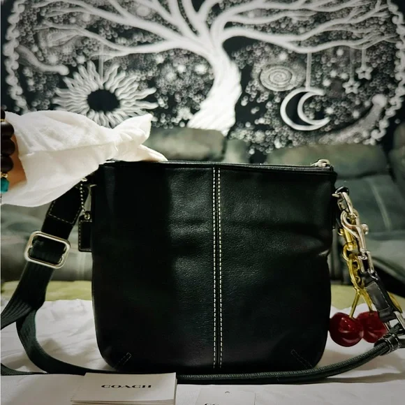 Vintage Coach soho shoulder bag Black soft Leather with red Cherry Charm - Picture 11 of 17